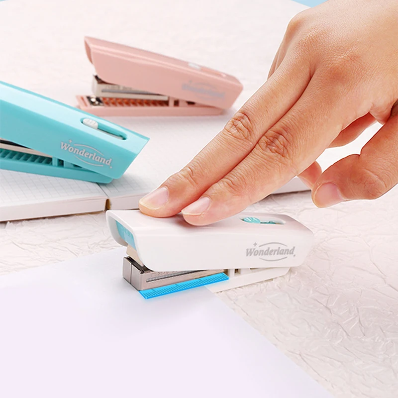 

1pc Effortless Desktop Stapler HandHeld Office Stapler 15 Sheet Capacity Support 24/6 or 26/6 Staple with Staples Remover