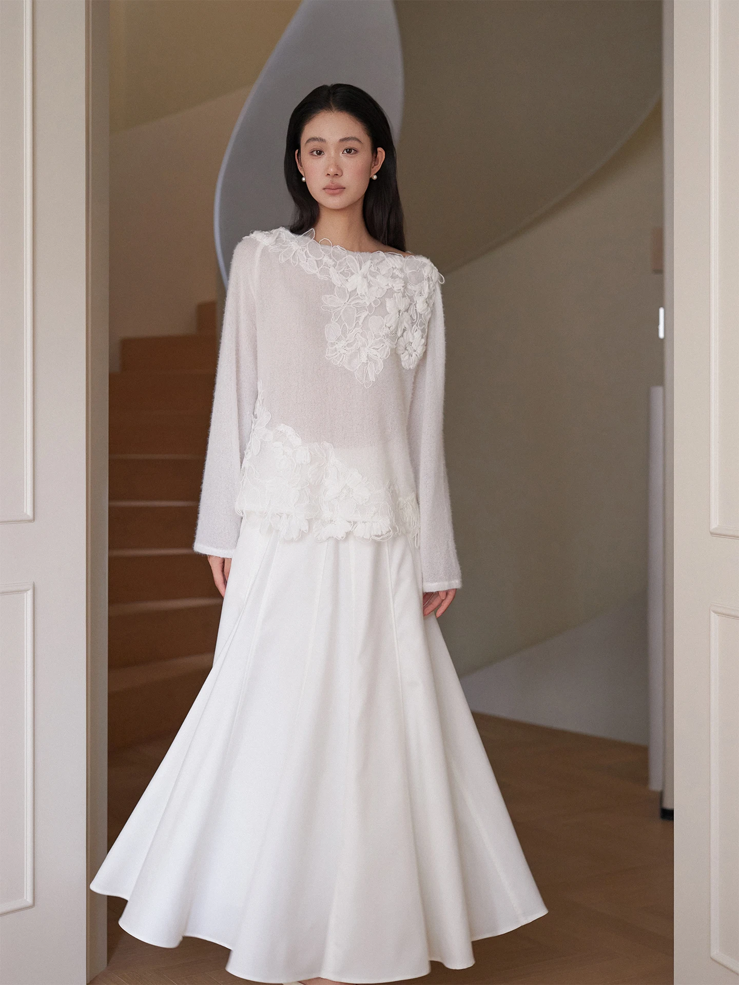 

Ladies' Lazy Sle Knitted Sweater Embroidered Lace Soft Fabric French Sle Casual Inner Wear Top for Autumn And Winter