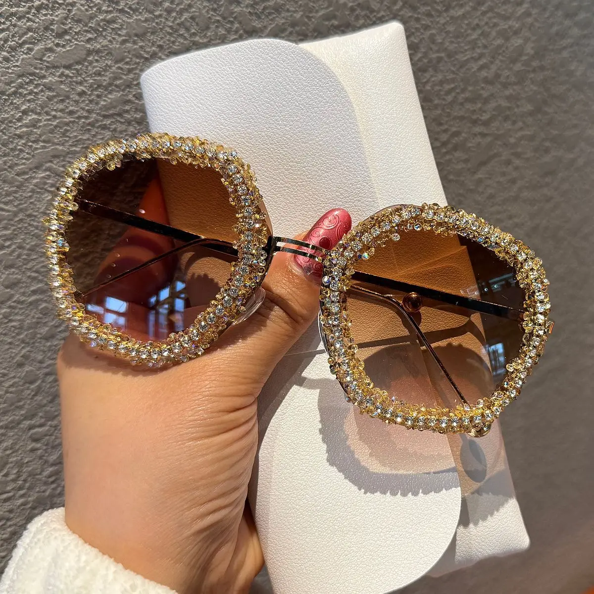 

Стильные солнцезащитные очки с полукруглой оправой и стразами для женщин, разноцветные линзы, модные летние очки, lunettes de soleil femme