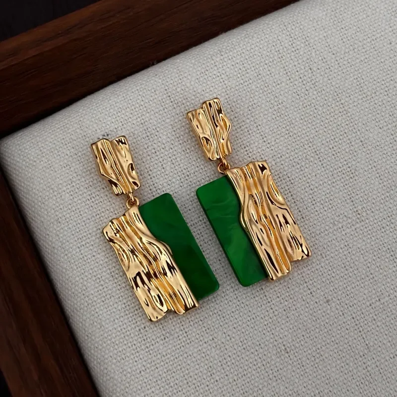 Retro texture metal rectangular earrings, women's light luxury contrasting color green and white shell pattern splicing