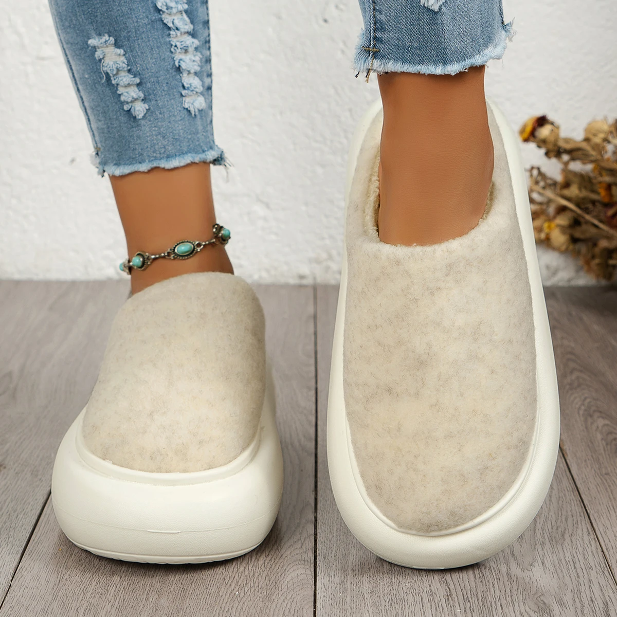Women's Winter Solid Color Casual Comfortable Anti-slip Warm Plush Slippers Cover Toe Slip-On Home Slippers image 4