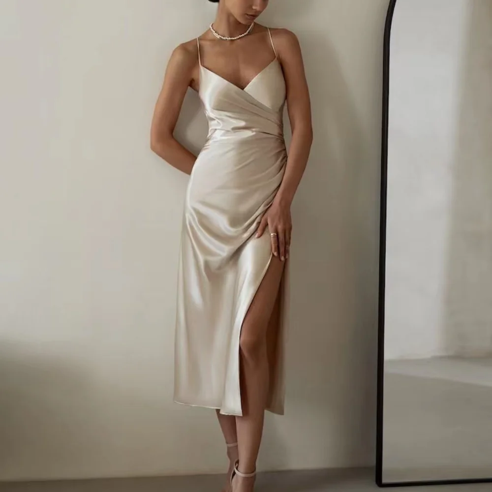 

Женское вечернее платье на бретельках с V-образным вырезом и открытой спиной