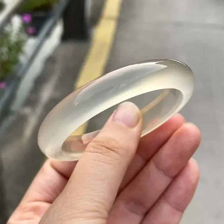 

Primary Color Jadeite Agate Bracelet Luxurious White Ice Variety Champagne Color Chalcedony Bangle High-end High Quality Jewelry