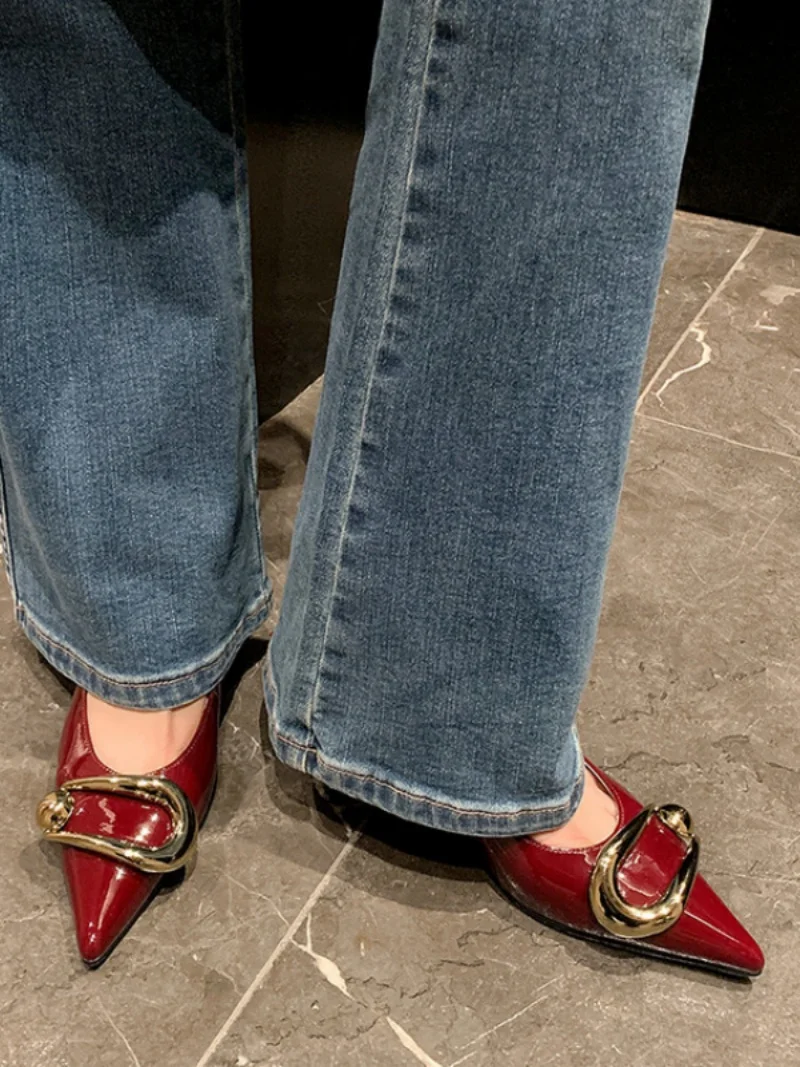 

Новинка весны 2023, женские туфли на высоком каблуке во французском стиле ретро с острым носком, на низком каблуке с металлическими украшениями, элегантные темпераментные женские туфли на одной платформе