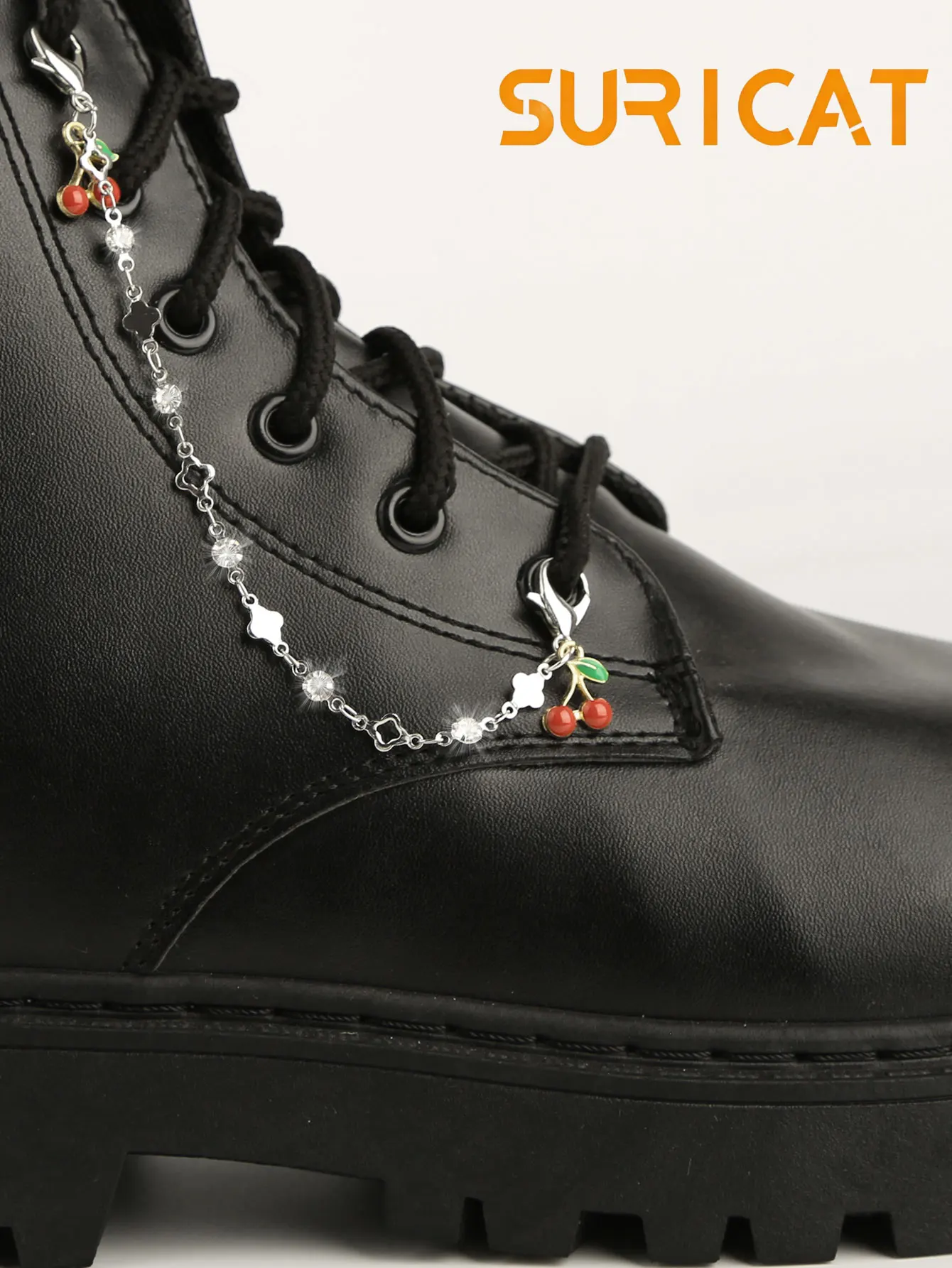 Lucky Four-Leaf Clover with Diamond-Studded Hollow Chain Des