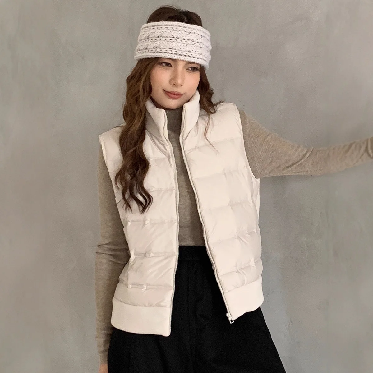 

Elegant White Duck Down Vest Women's Fashionable Autumn Winter Outerwear Versatile Warm Flocking Polyester Casual Style