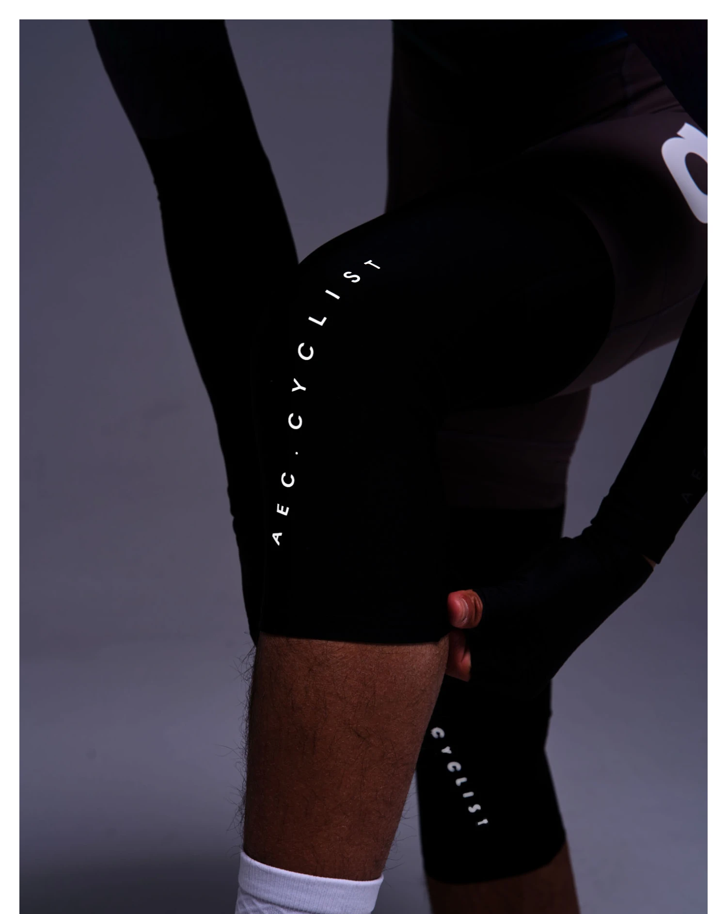 AEC.CYSLIST Fleece-Radbeinwärmer mit reflektierendem Logo, kurzer Beinschutz, Kompressions-Kniebandage für Fahrrad und Rennrad – Detail 8