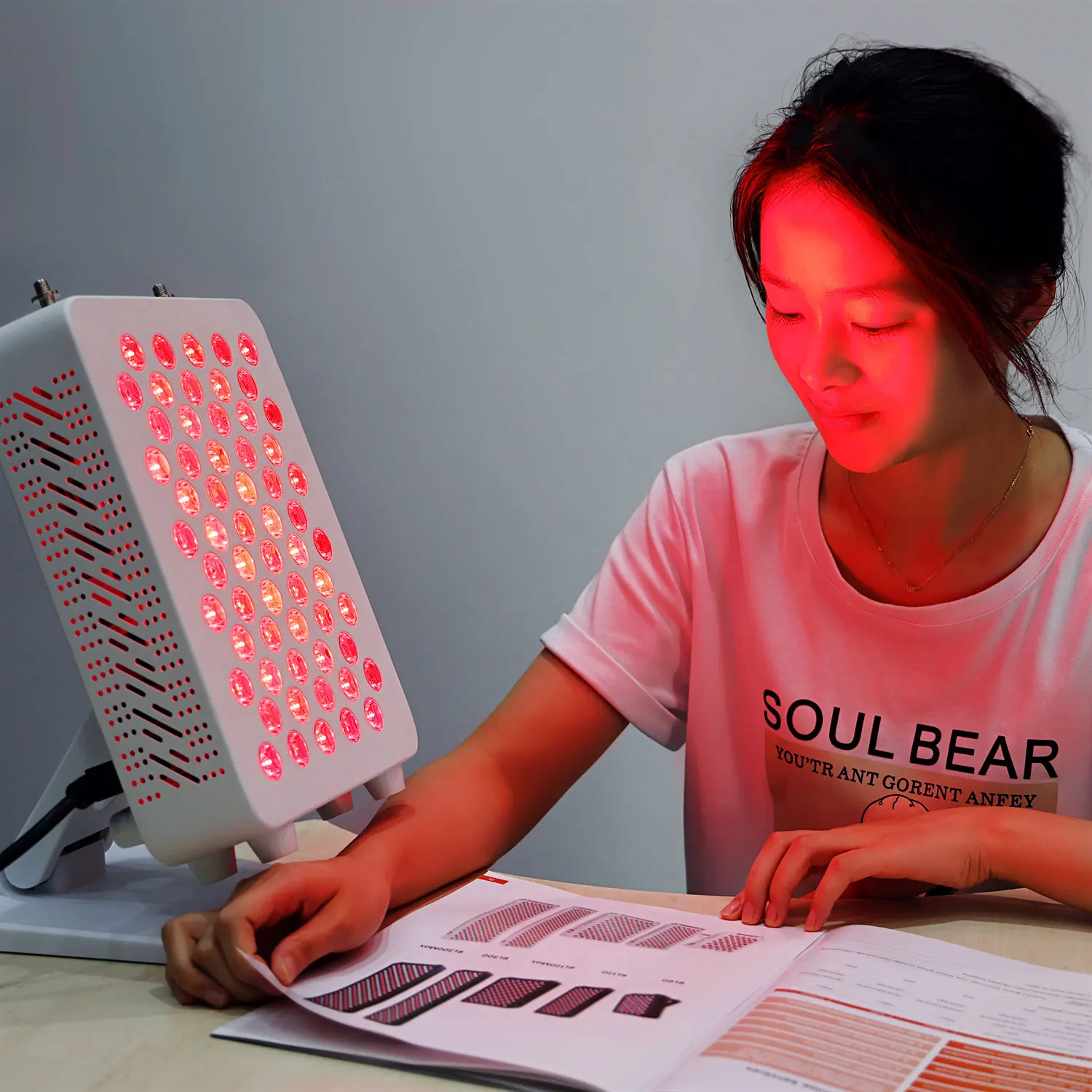 Desktop small RL60pro newest hot sale light therapy lamp 660nm 850nm red nir pulse red light therapy