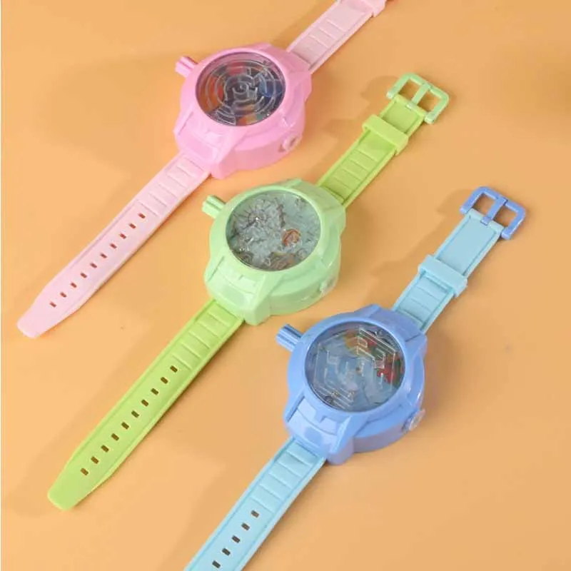 Children's Fun Maze Squirting Watch a Key to Press the Water Out of the Mini Squirting Toys Novelty Pranks Shooting Water Toys