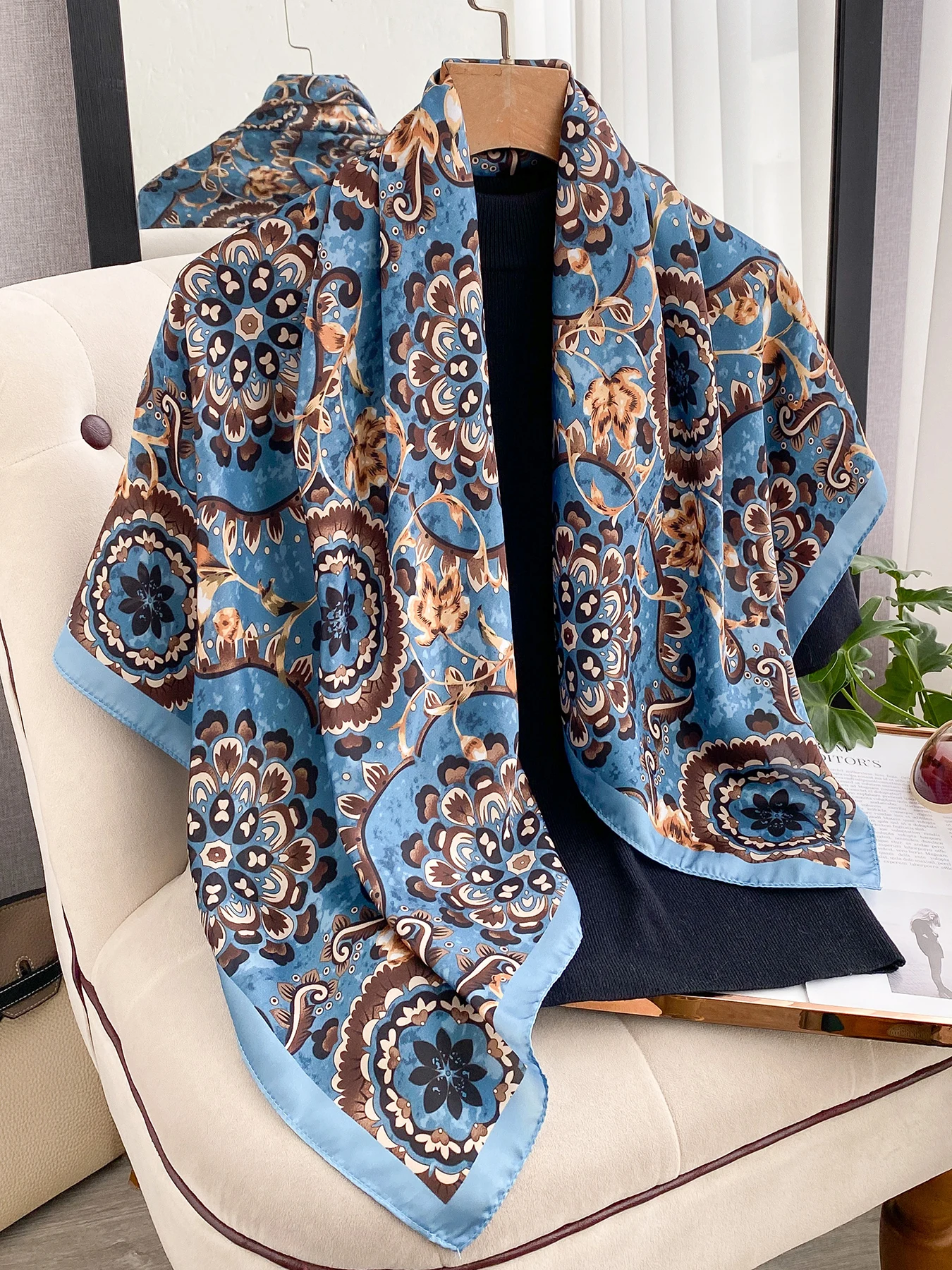 Europäischer Retro-Stil Bedruckter Imitat-Seidenschal 90x90cm Quadratischer Kopfschal für Damen Schals Bandana Damen-Hijabs