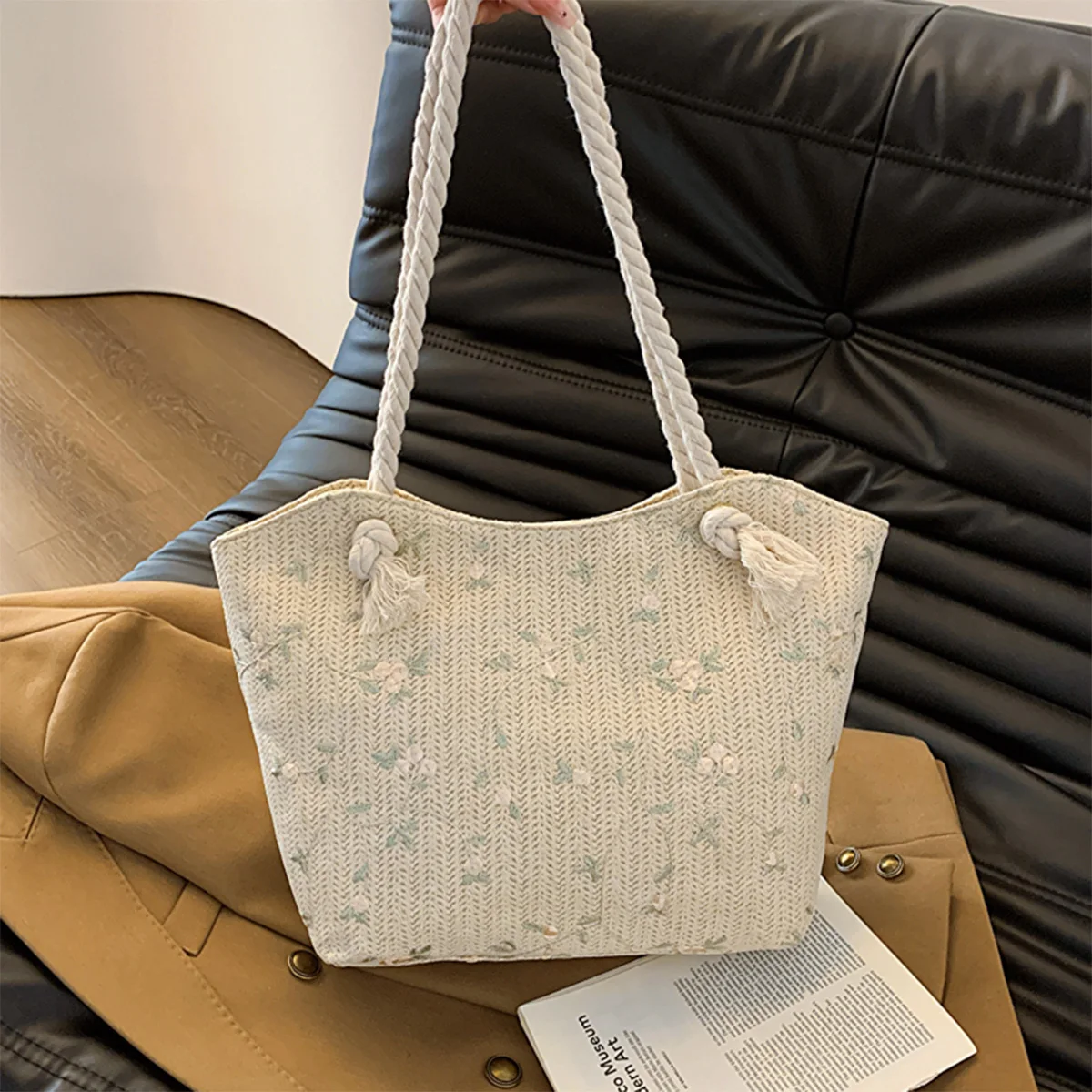 

Стильная пляжная сумка-тоут из соломки для женщин, с цветочной вышивкой, на плечо, большая вместительная сумка для повседневного использования летом