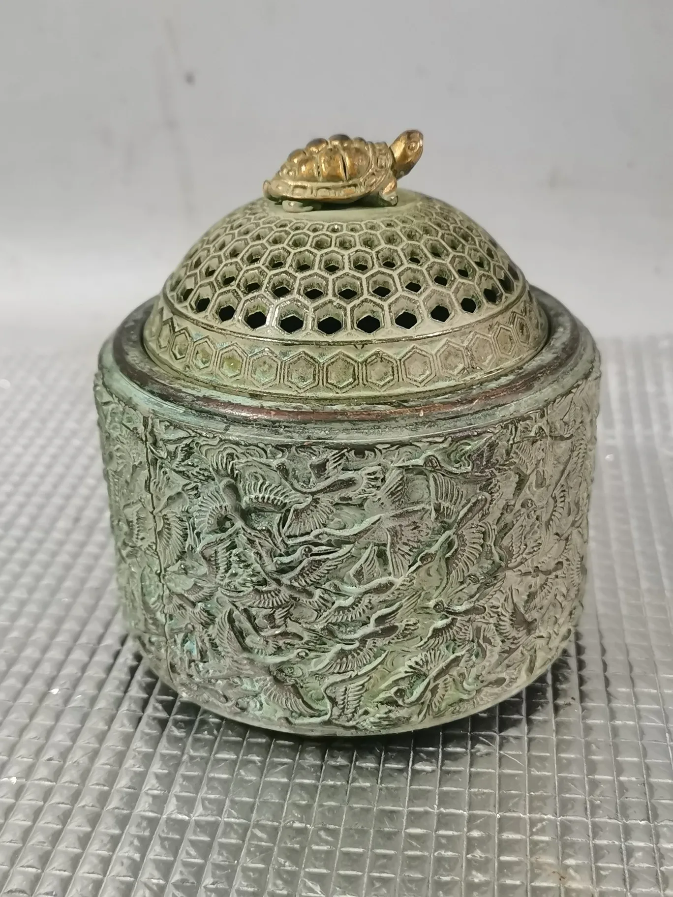 Chinese Old Bronze ,Come From FOLK Collection Old Copper, Gilding Thousand Crane Pattern Storage Tank, Cover The Jar