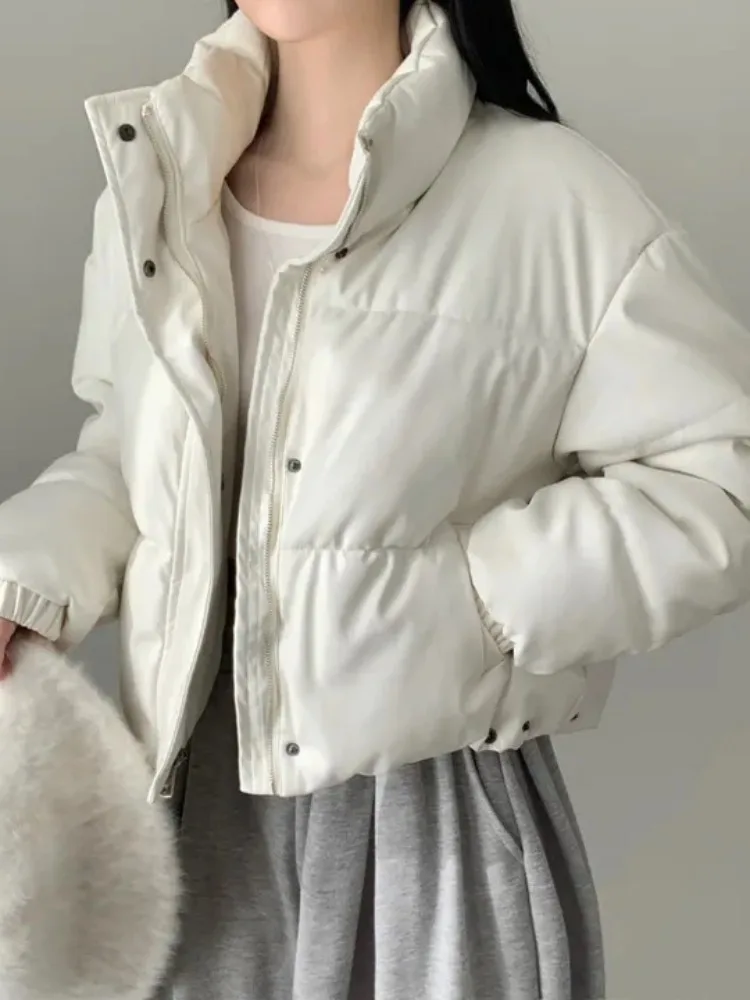 Jaqueta Fena de Couro PU Estilo Pão com Zíper, Gola Alta, Acolchoada e Versátil para o Inverno