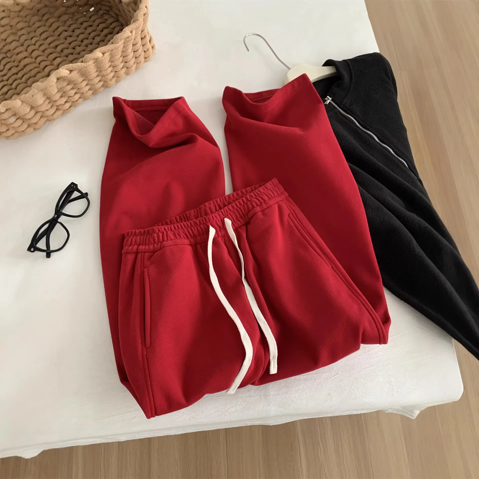 

Красные утолщенные повседневные прямые брюки для женщин в стиле ретро, спортивные штаны, теплые брюки на осень-зиму 2025