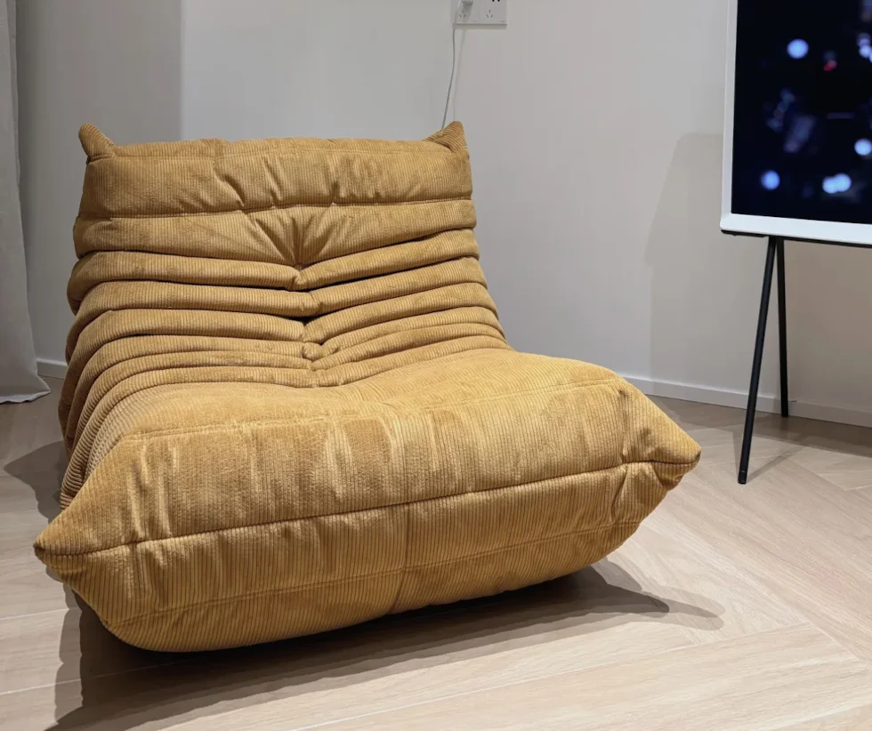 

Caterpillar sofa, fashionable, comfortable, cozy, very comfortable to lie on. Watching TV and watching videos is very comfortabl