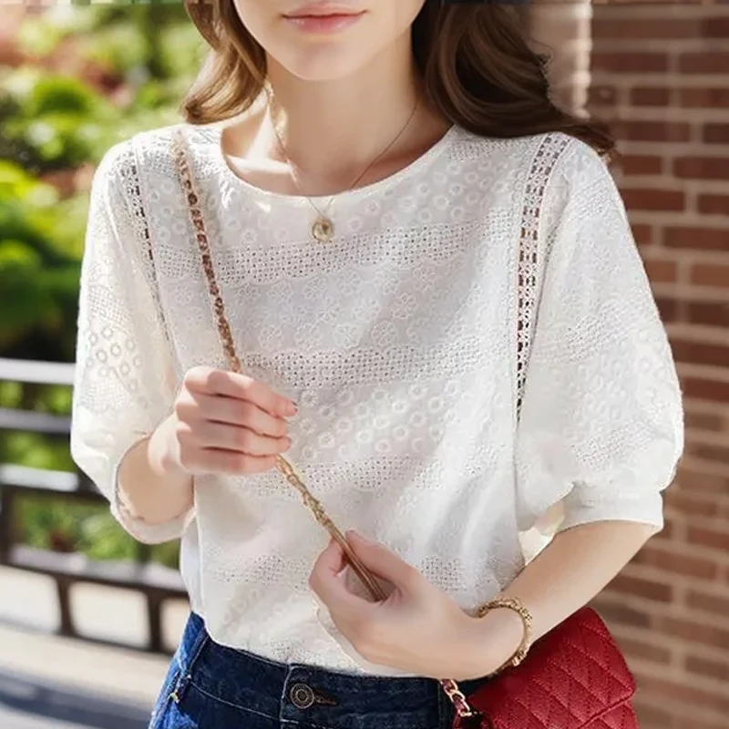 New Summer Korean Fashion Women\'s Shirts Puff Short Sleeve Loose Blouse Embroidery Cotton Lace O-neck Casual White Clothes 13440