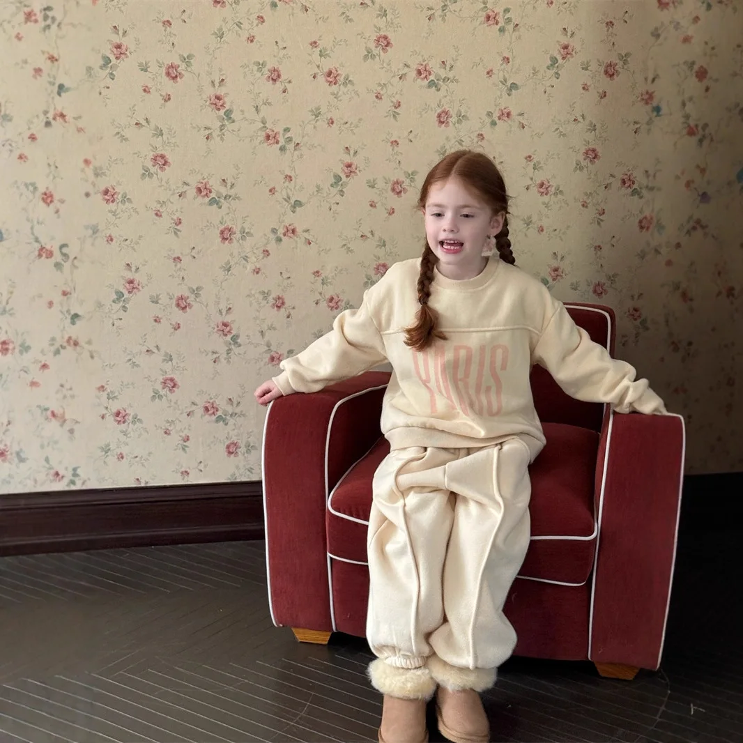 مجموعة الفتيات 2025 الشتاء الكورية المطبوعة لطيف رسالة ومخملية هوديي مجموعة عصرية عارضة بسيطة وحيوية خلع الملابس