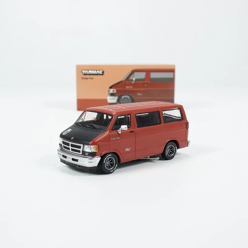 

Tarmac Works 1:64 Model Car Bus Alloy Die-Cast Van Vehicle Red Collection