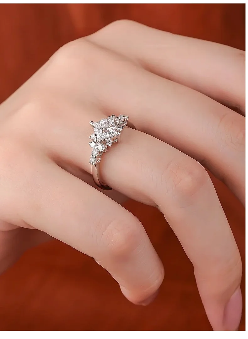 

18k White Gold Ring for Women Diamond Platinum Pt950 Rings Living Twist Arm Snowflake Fine Four Claws 2 Carat Moissanite