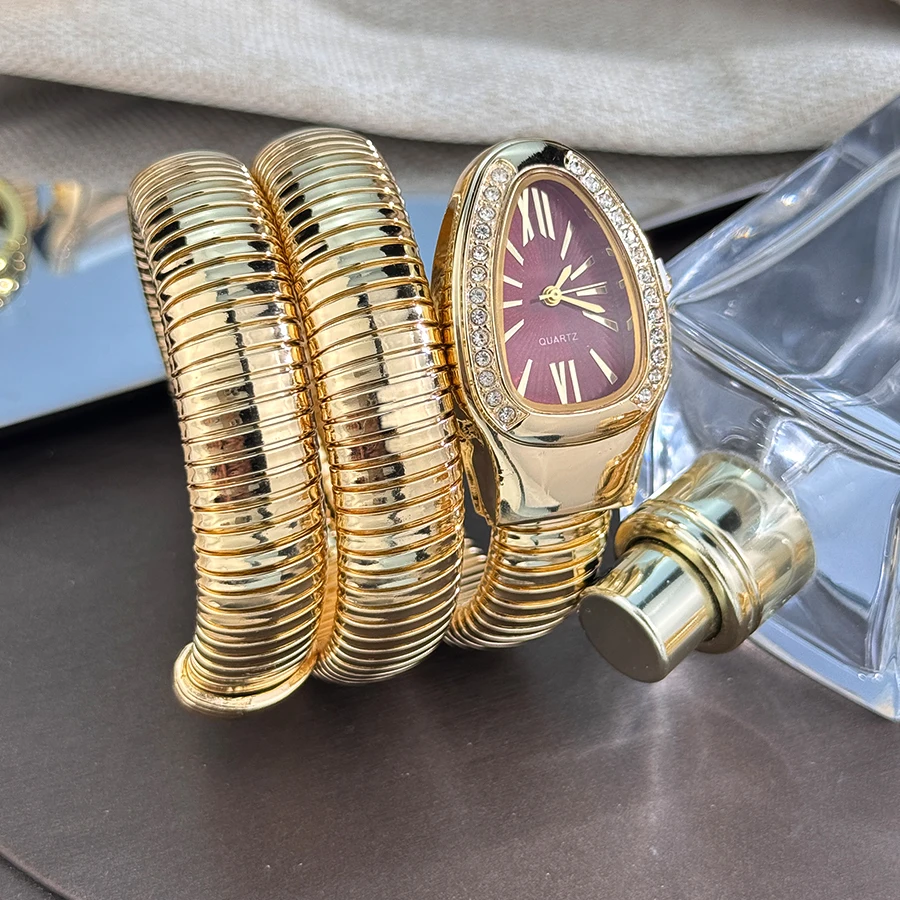 Women's fashion high quality Serpentine alloy watch with diamond case Celebrity style high-grade quartz bracelet watch