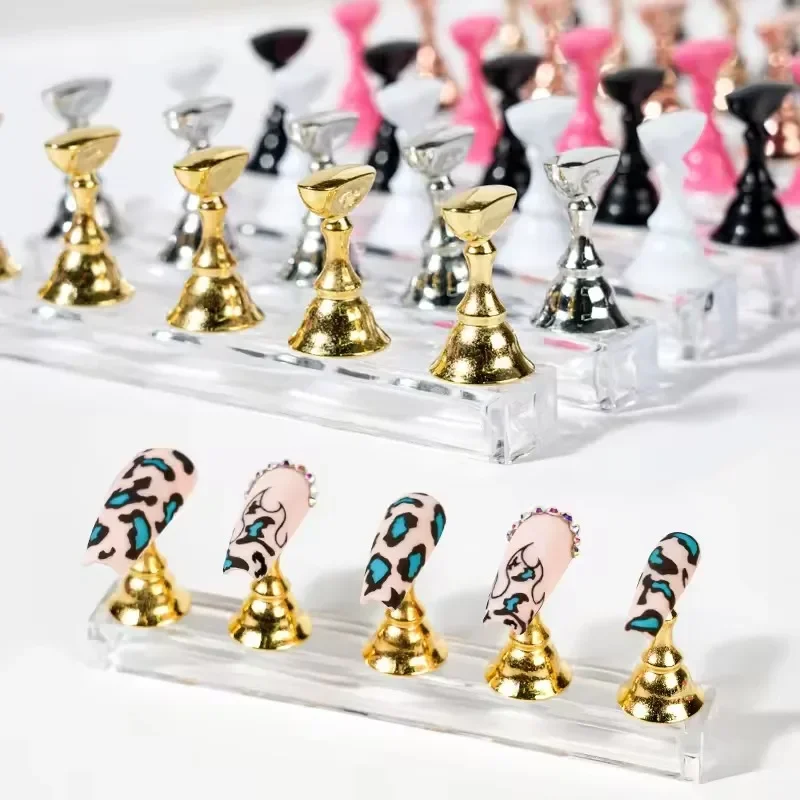 Magnetic Nail Holder False Nail Tip Practice Stand Crystal Base Holder Nail Art Display for Art Salon DIY & Practice 5pcs/Set