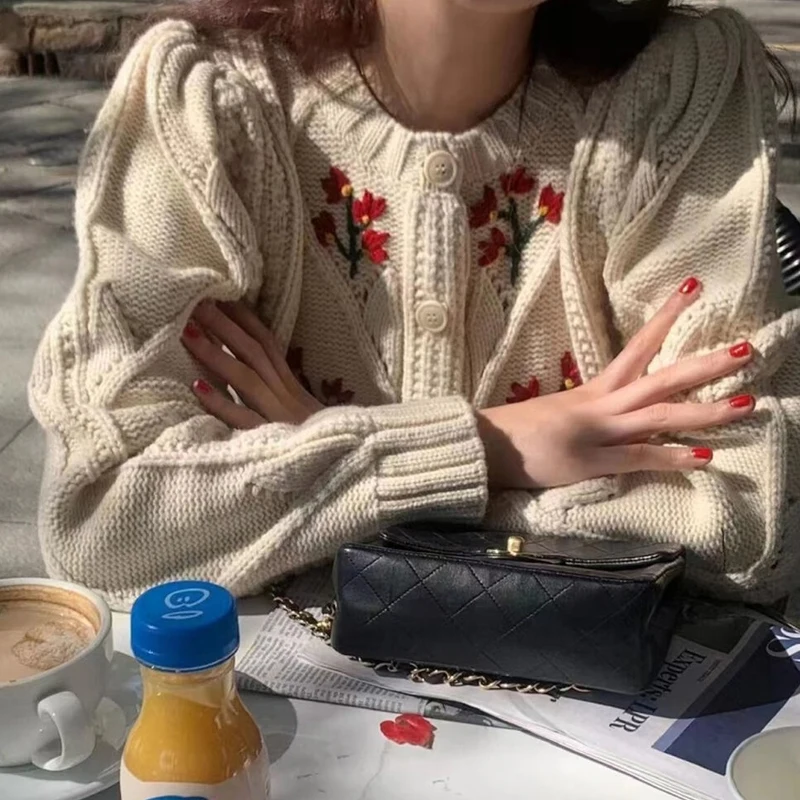 French sle Retro Flower Embroidery Sweater Outerwear Women Autumn and Winter 2023 New Small Short Knit cardigan Top