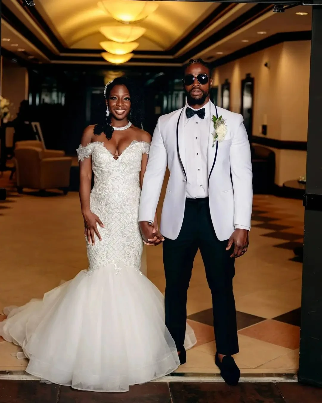 ที่กําหนดเองปิดไหล่ลูกไม้แอฟริกัน Appliques ลูกปัดชุดแต่งงาน Vestido De Noiva โบสถ์ Vintage ชุดเจ้าสาว