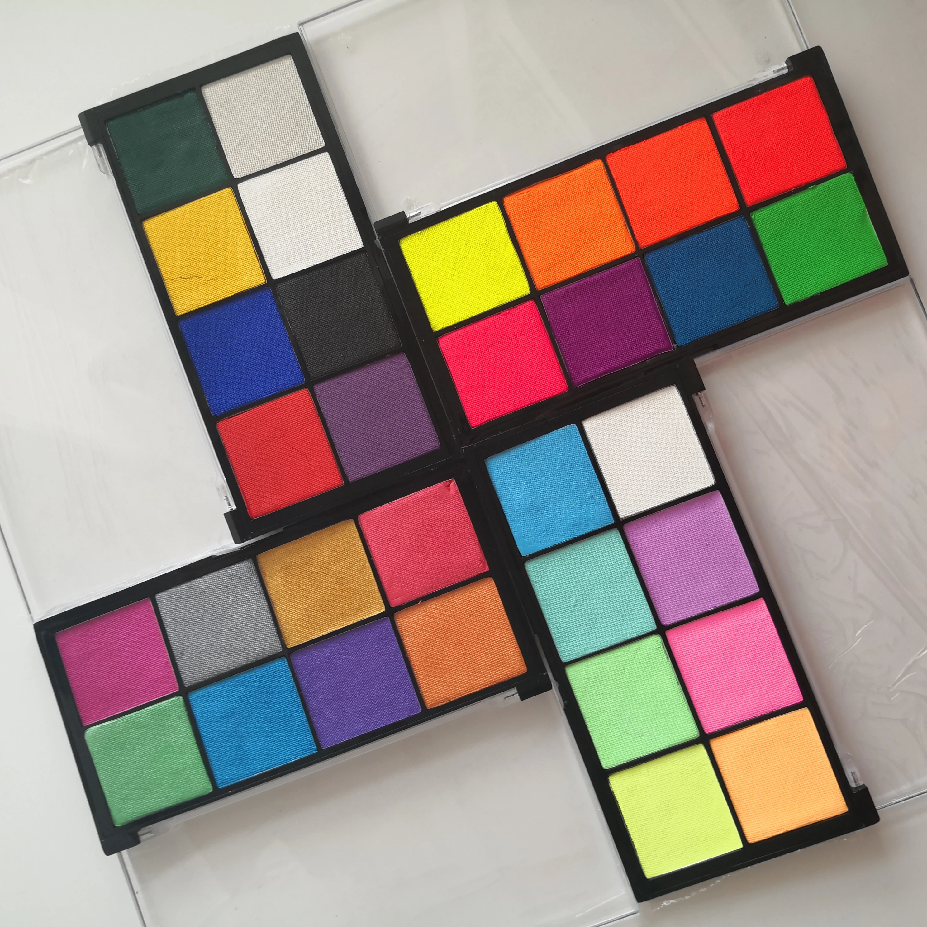 

Индивидуальные 8-цветные фонарики, работающие от воды, принимают микро-палитры для макияжа