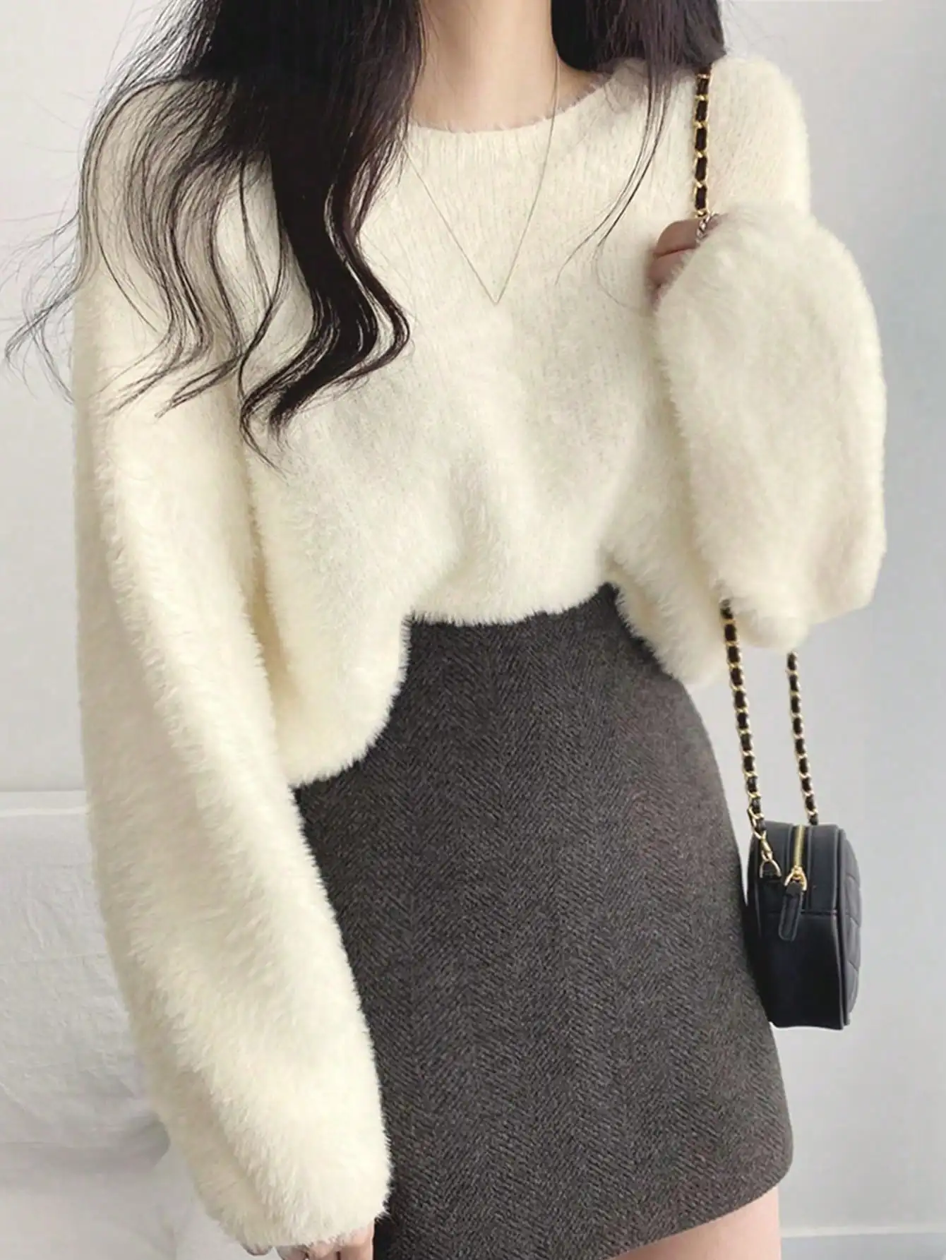 

South Korea's Dongdaemun Autumn and Winter Gentle Soft Waxy Plush Long-Sleeved Top High-End Loose Round Neck Warm Sweater for Women