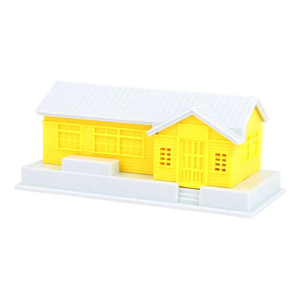 1:8 บ้านอาคารสีเหลืองสําหรับ HO Model Train Scenery Diorama