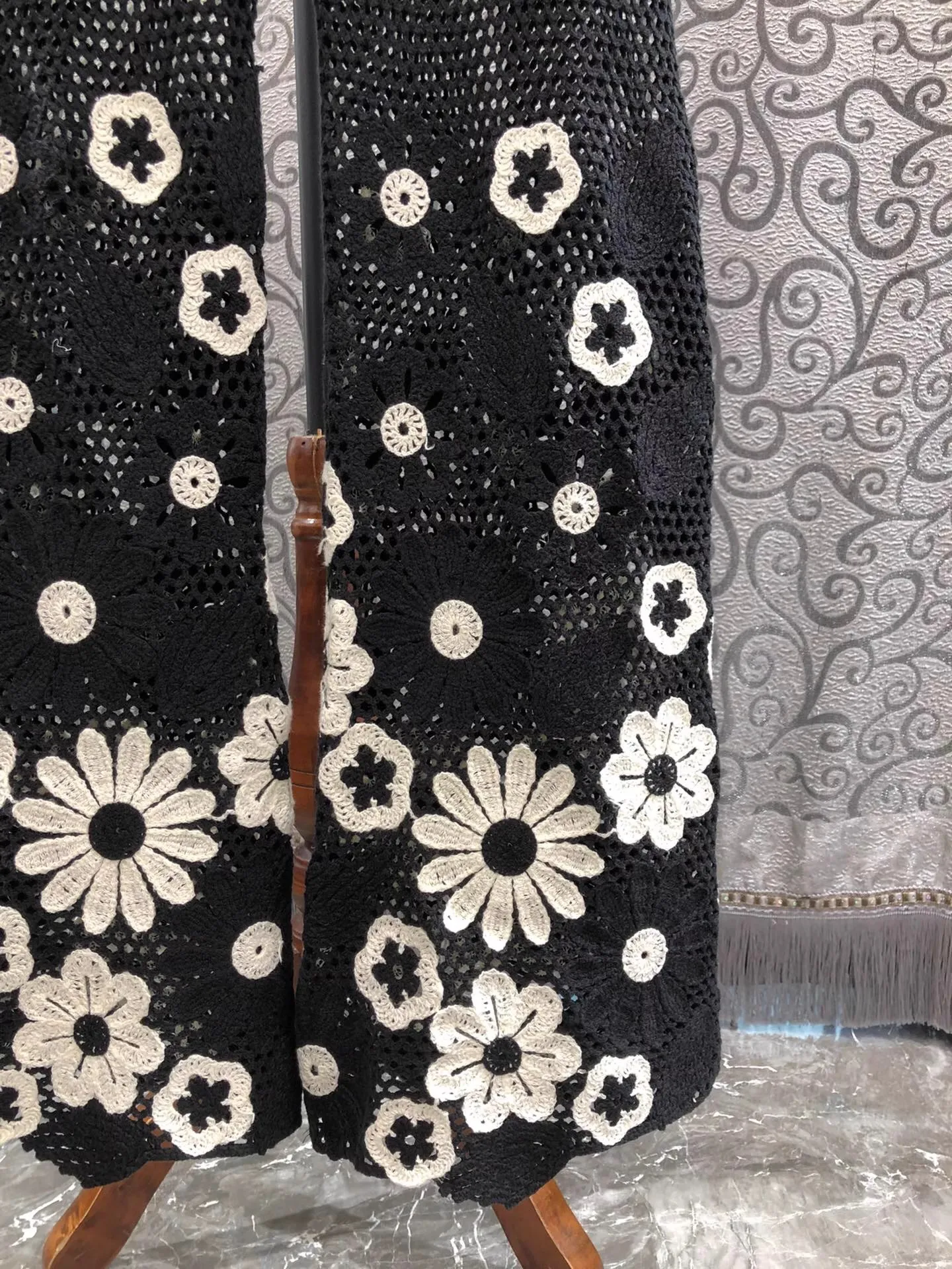 2025 신상 가을 패션 팬츠 고품질 여성 크로셰 니트 자수 풀 기장 플레어 레그 블랙 캐주얼 팬츠 트라우저