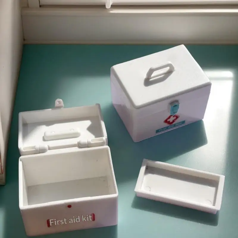 

1:12 Dollhouse Mini Simulation Emergency Case with Medical Accessories