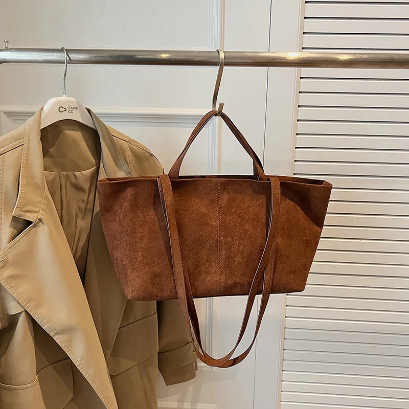 Π‘ΡΠΌΠΊΠ° Π½Π° ΠΏΠ»Π΅ΡΠΎ ΠΈΠ· ΠΈΡΠΊΡΡΡΡΠ²Π΅Π½Π½ΠΎΠΉ Π·Π°ΠΌΡΠΈ Π² ΡΡΠΈΠ»Π΅ ΡΠ΅ΡΡΠΎ, Π±ΠΎΠ»ΡΡΠ°Ρ Π²ΠΌΠ΅ΡΡΠΈΡΠ΅Π»ΡΠ½Π°Ρ ΠΆΠ΅Π½ΡΠΊΠ°Ρ ΡΡΠΌΠΊΠ°, Π΄ΠΈΠ·Π°ΠΉΠ½Π΅ΡΡΠΊΠΈΠ΅ ΡΡΠΌΠΊΠΈ Π΄Π»Ρ ΠΆΠ΅Π½ΡΠΈΠ½, ΡΡΠΌΠΊΠΈ Π΄Π»Ρ ΠΏΠΎΠ΅Π·Π΄ΠΎΠΊ Π½Π° ΡΠ°Π±ΠΎΡΡ, ΠΊΠΎΡΠ΅Π»ΡΠΊΠΈ Π΄Π»Ρ ΠΏΠΎΠΊΡΠΏΠΎΠΊ Π‘ΡΠΌΠΊΠ° Π½Π° ΠΏΠ»Π΅ΡΠΎ ΠΈΠ· ΠΈΡΠΊΡΡΡΡΠ²Π΅Π½Π½ΠΎΠΉ Π·Π°ΠΌΡΠΈ Π² ΡΡΠΈΠ»Π΅ ΡΠ΅ΡΡΠΎ, Π±ΠΎΠ»ΡΡΠ°Ρ Π²ΠΌΠ΅ΡΡΠΈΡΠ΅Π»ΡΠ½Π°Ρ ΠΆΠ΅Π½ΡΠΊΠ°Ρ ΡΡΠΌΠΊΠ°, Π΄ΠΈΠ·Π°ΠΉΠ½Π΅ΡΡΠΊΠΈΠ΅ ΡΡΠΌΠΊΠΈ Π΄Π»Ρ ΠΆΠ΅Π½ΡΠΈΠ½, ΡΡΠΌΠΊΠΈ Π΄Π»Ρ ΠΏΠΎΠ΅Π·Π΄ΠΎΠΊ Π½Π° ΡΠ°Π±ΠΎΡΡ, ΠΊΠΎΡΠ΅Π»ΡΠΊΠΈ Π΄Π»Ρ ΠΏΠΎΠΊΡΠΏΠΎΠΊ