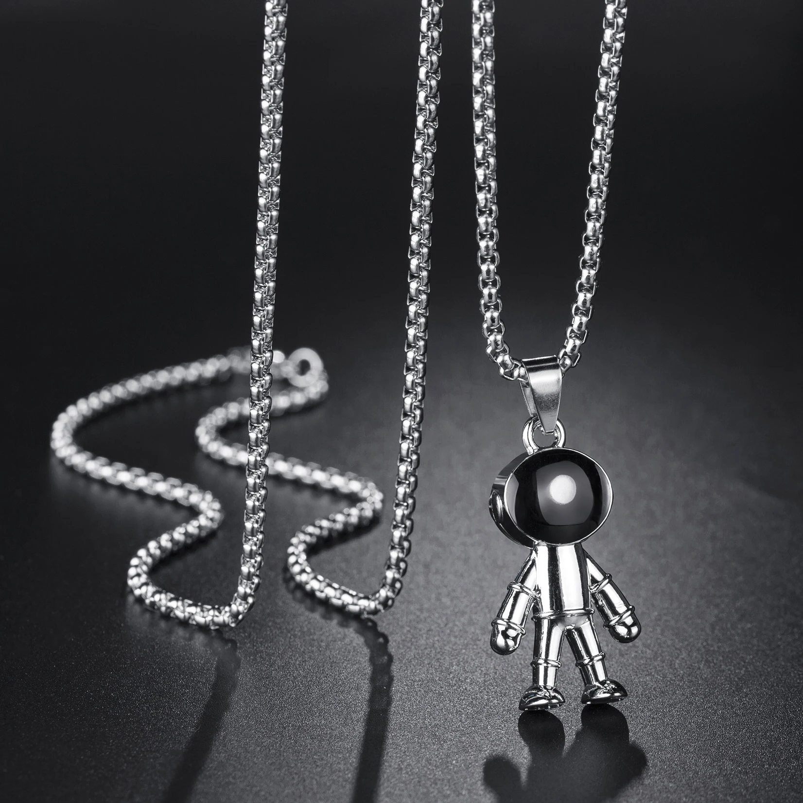 New Fashion Cute Spaceman Pendant Necklaces for Men Women Stainless Steel Long Chain Necklace Astronaut Jewelry Gift Accessories