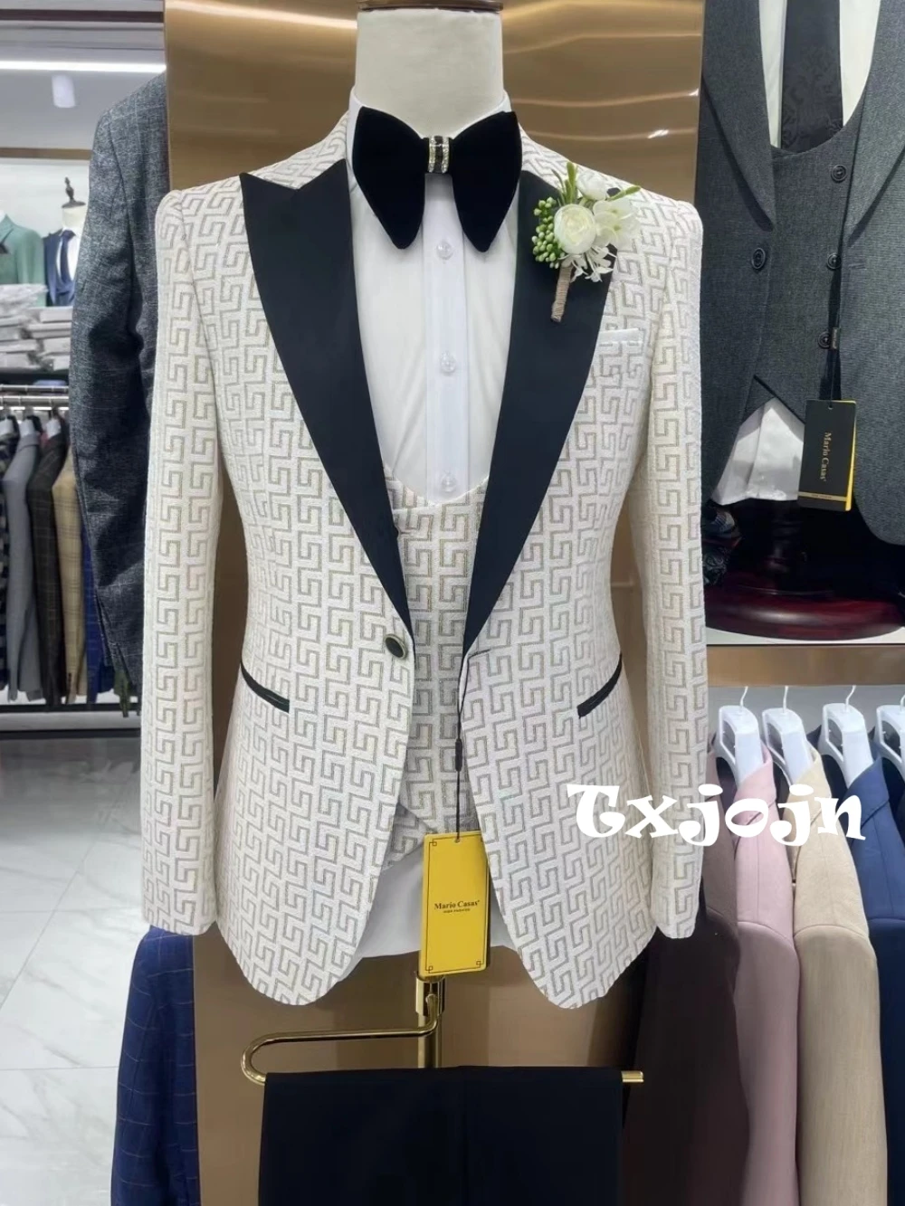 

High Quality Jacquard Men's Suits 3 Pieces Wedding Birthday Prom Wear Customized Slim Fit Suit Set For Men Business Activities