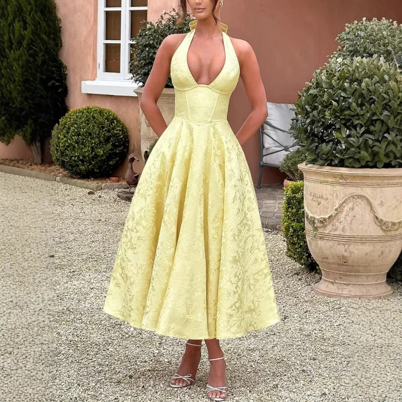 

Women Mid-Length Halter Neck Dress In Jacquard Fabric, Dark Color V Waist-Cinching Dress With A Large Hem A Formal Evening Gown