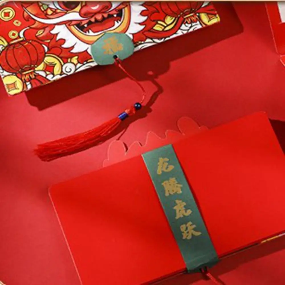 

Горячее тиснение 2024, складной красный конверт с мультяшным узором, утолщенный красный карман на год дракона с кисточками, счастливая фестивальная сумка