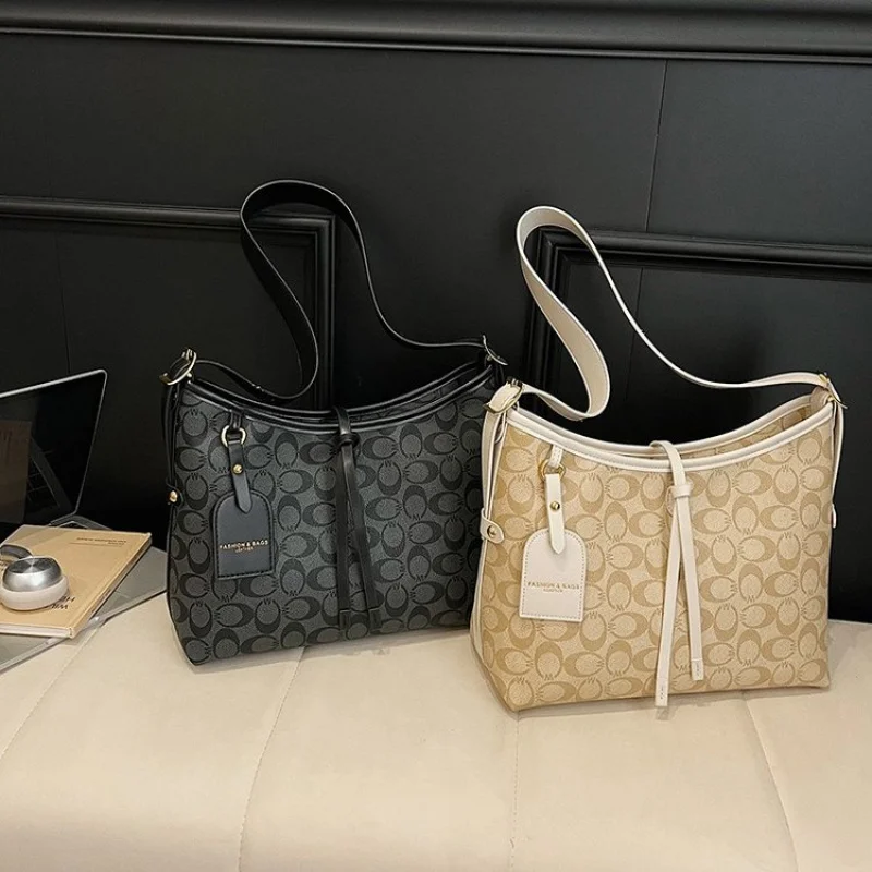 حقيبة كروس نسائية عصرية مصنوعة من الجلد المنقوش مع مظهر يومي أنيق مستوحى من باريس #3