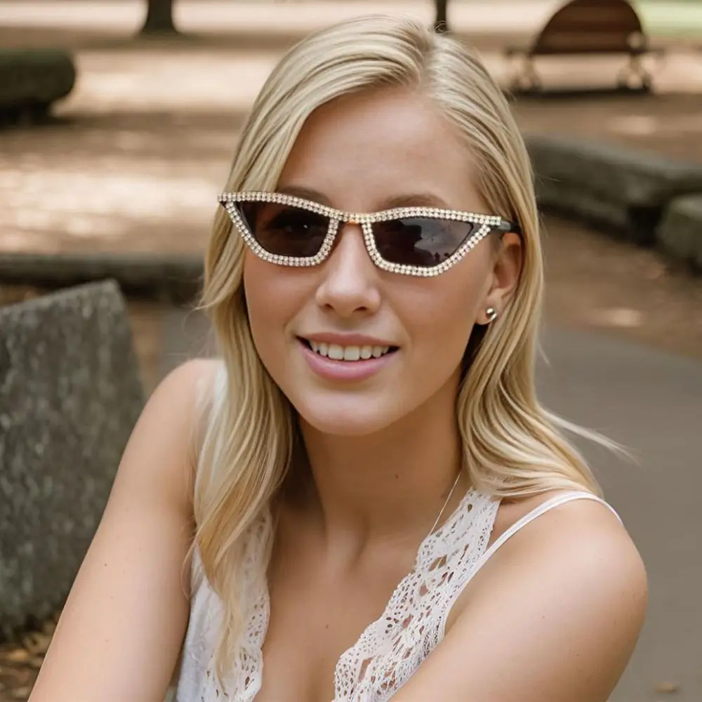 نظارات شمسية صغيرة مضحكة على شكل عين القطة بإطار مثلث كريستالي ماسي وظلال متألقة لحفلات الديسكو للنساء #4