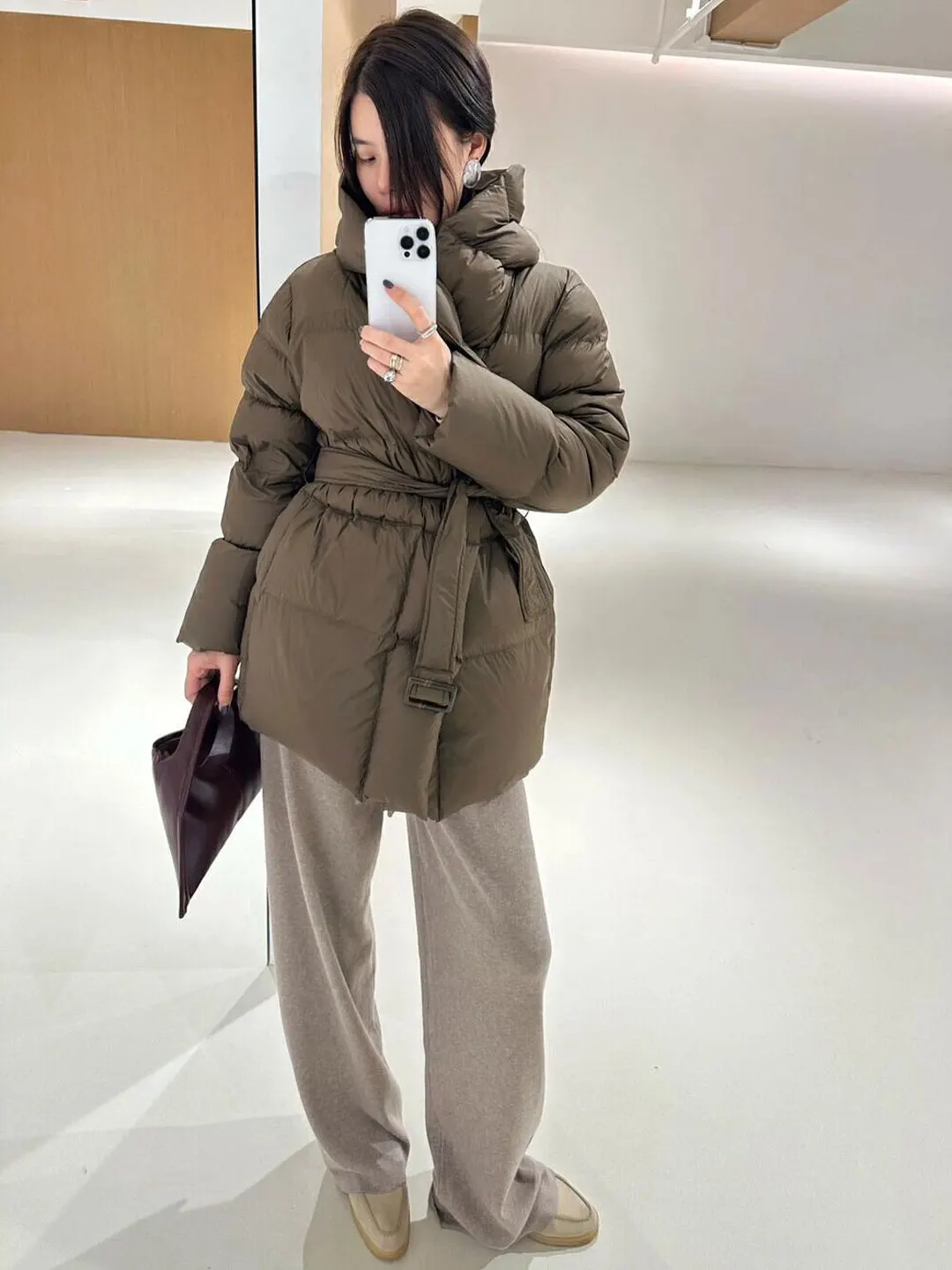 

Коричневое зимнее хлопковое пальто с поясом, утепленное, женское, повседневное, длинное, стильное, приталенное, с капюшоном, в корейском стиле, больших размеров