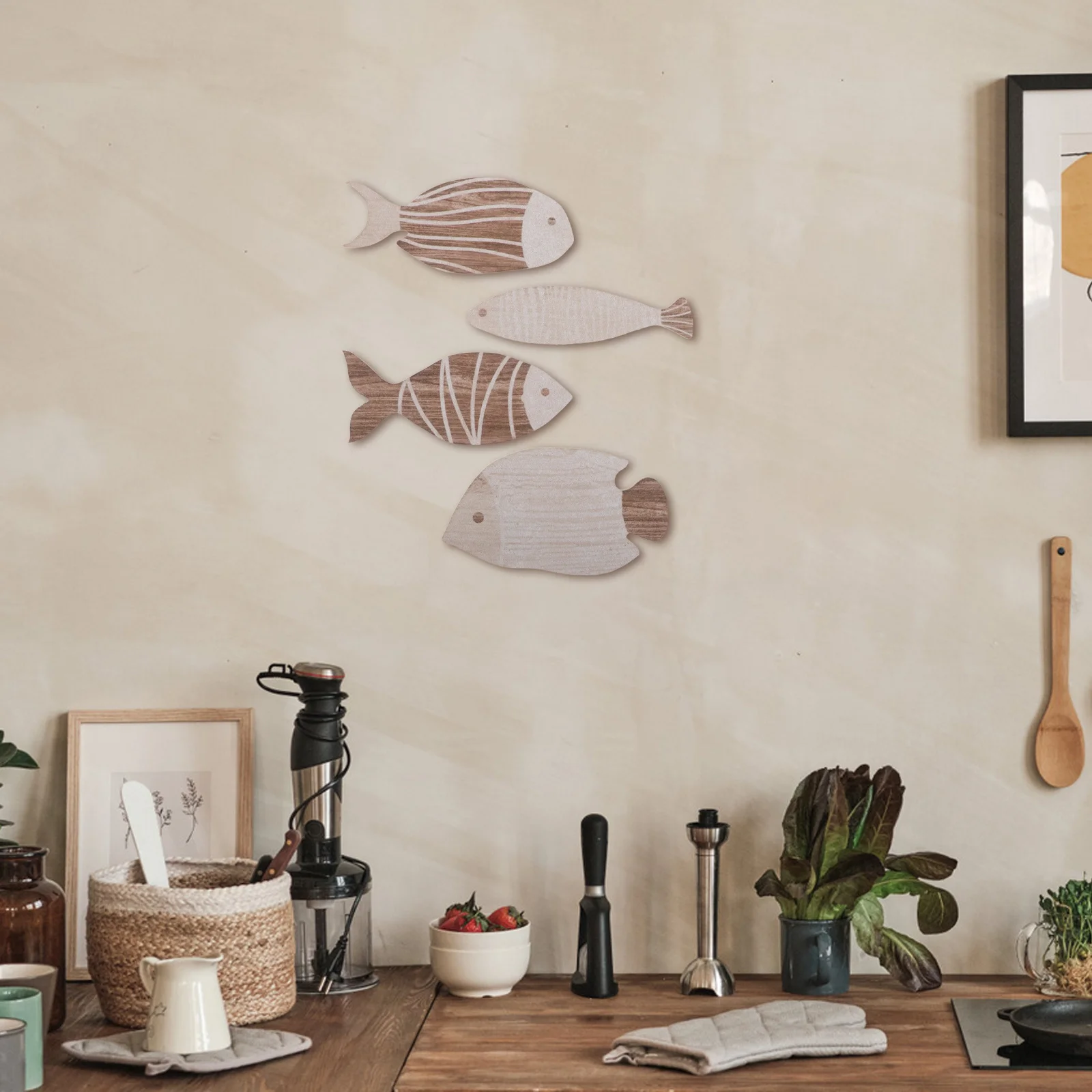 

4Pcs Tropical Fish Wall Decor Rustic Coastal Wooden Hanging Signs for Beach Bathroom Nautical Fish Wood Plaque Decoration