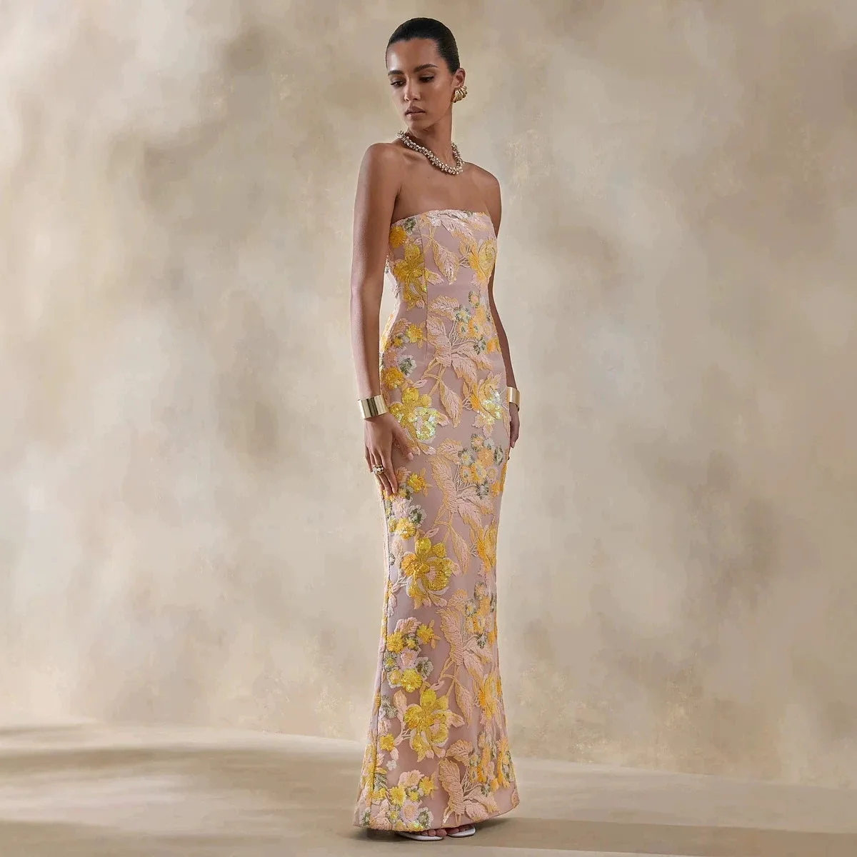 Novo Vestido Feminino de Verão 2026: Sexy, Floral, Sem Alças e Costas Nuas, Modelo Justo