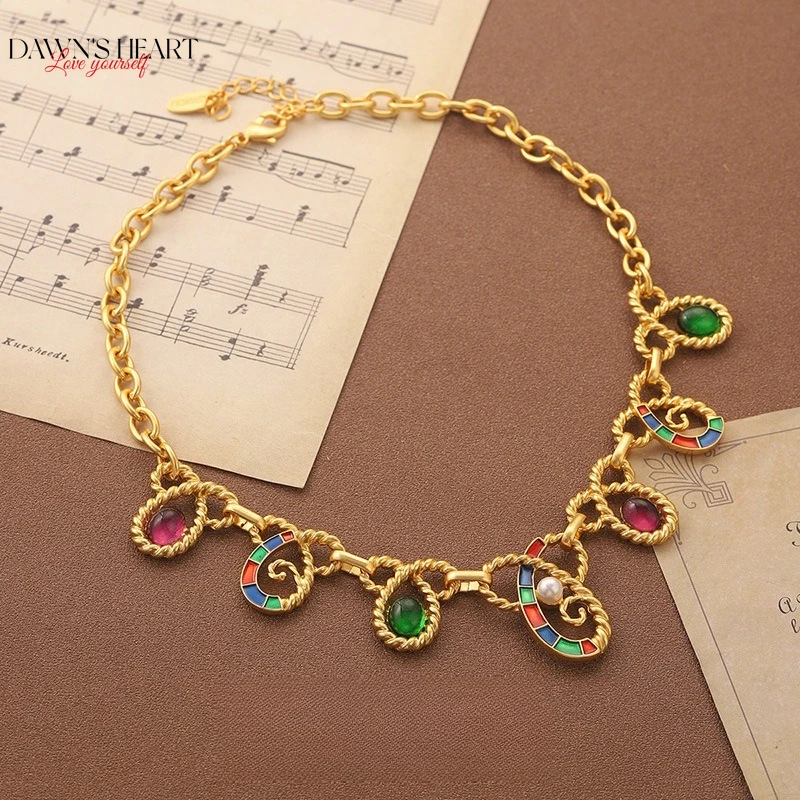

Vintage Feather Pendant Necklace Antique Royal Baroque Style Jewelry Colorful Bohemian Dropship Wholesale Elegant Women's Gift