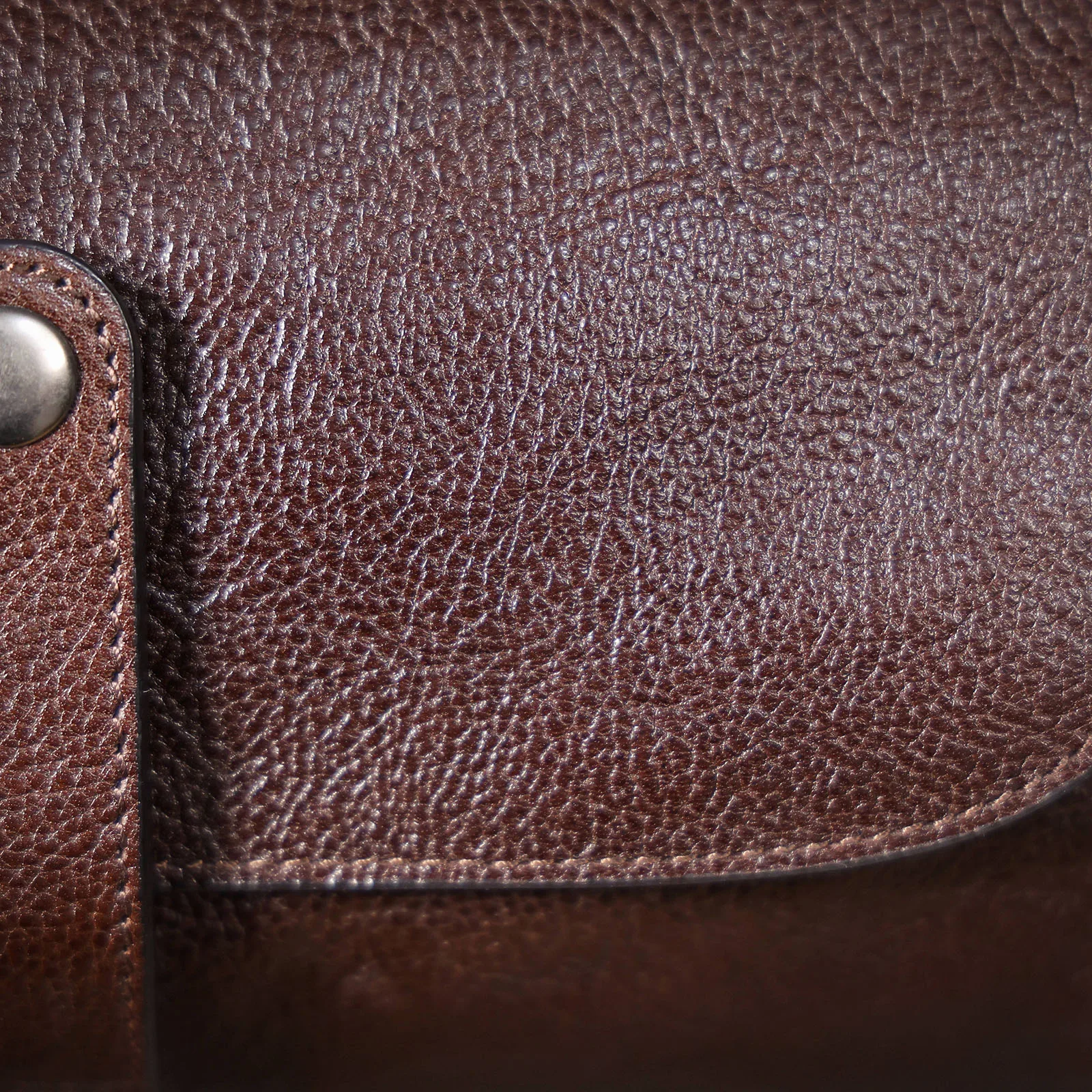 Echte Leder-Umhängetasche für Herren, Zylindertasche, schlicht, aus hochwertigem, pflanzlich gegerbtem Rindsleder, modisch und lässig – Detail 13