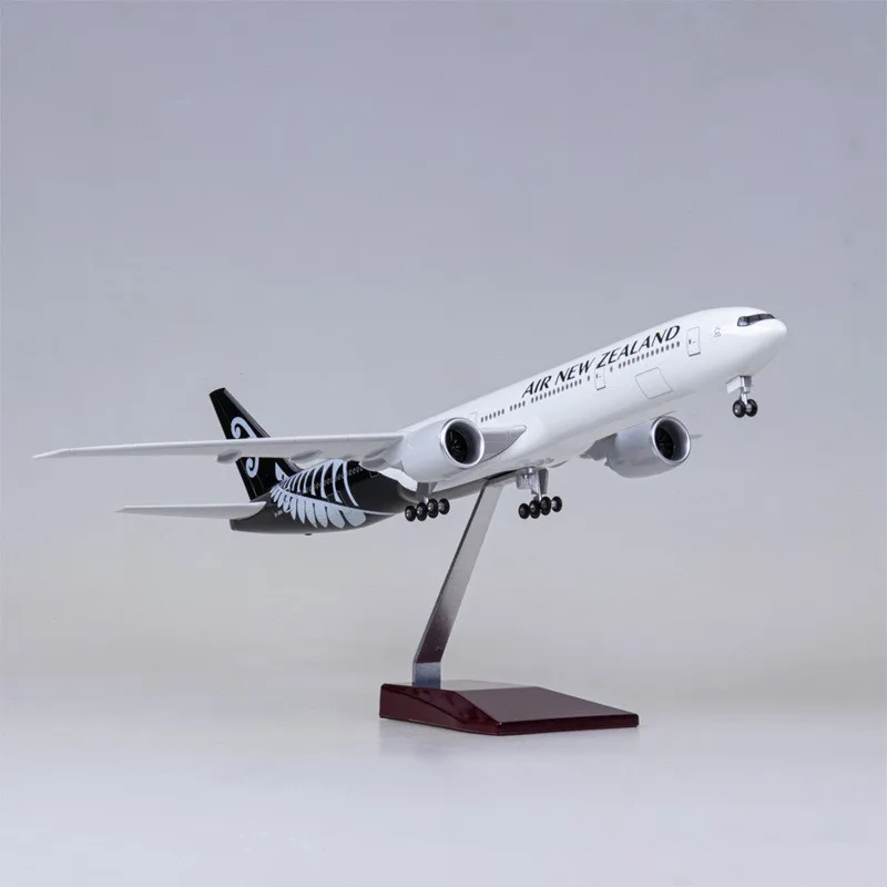 1/157 Scale 47cm Boeing 777 Diecast Model Air New Zealand Airlines  Resin Plane With Light Airplane Collection Display Toys Gift