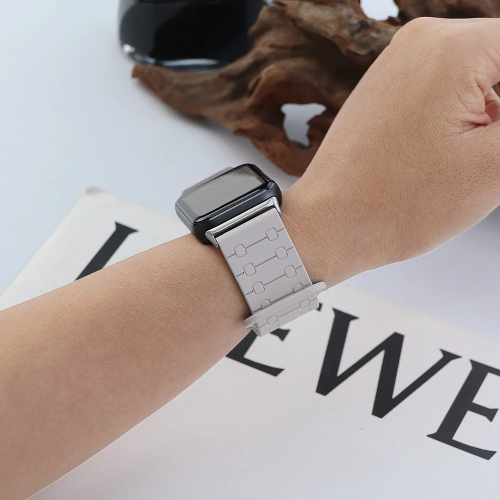 حزام مغناطيسي لساعة Redmi 5 4 سوار معصم رياضي من السيليكون الناعم لساعة Xiaomi Mi Band 9 Pro/Mi Band 8 Pro سوار حلقة كوريا