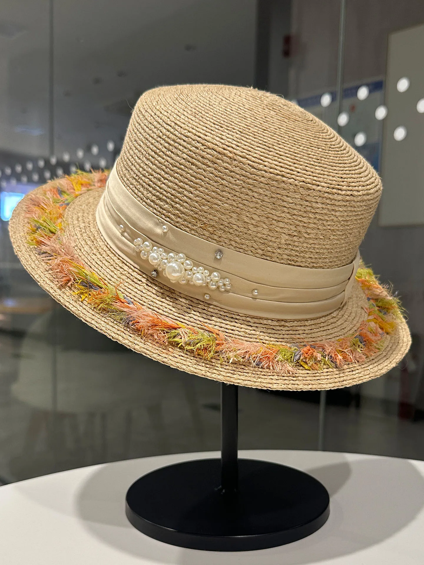 raffia-straw-hat-women's-summer-travel-elegant-versatile-sunshade-hat-handmade-flat-top-with-pearl-decoration