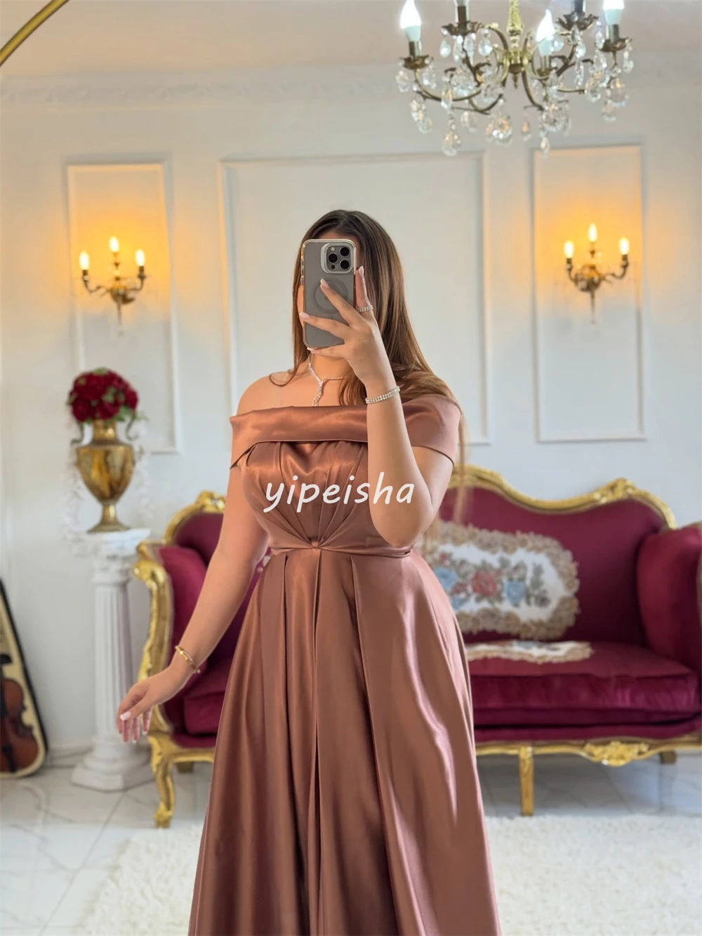 Sukienki druhen w stylu nowoczesnym z marszczeniami i plisami, eleganckie retro sukienki na studniówkę z odkrytymi ramionami, długość do podłogi.