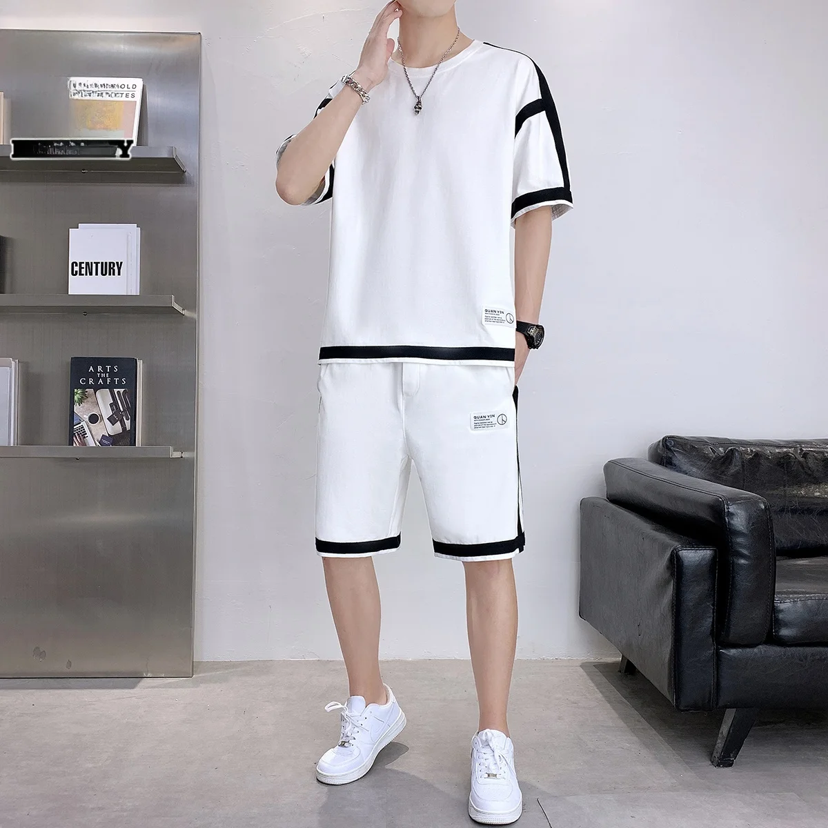 

Модный летний комплект для мужчин: повседневная спортивная одежда, футболка из хлопка и полиэстера с эластаном, шорты.