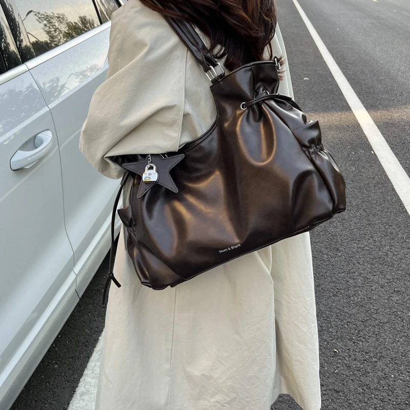 

Light Luxury Solid PU Zipper Youth Sweet Shoulder Bags 2026 Fashion Large Capacity Simple Retro Versatile Tote Bags for Women